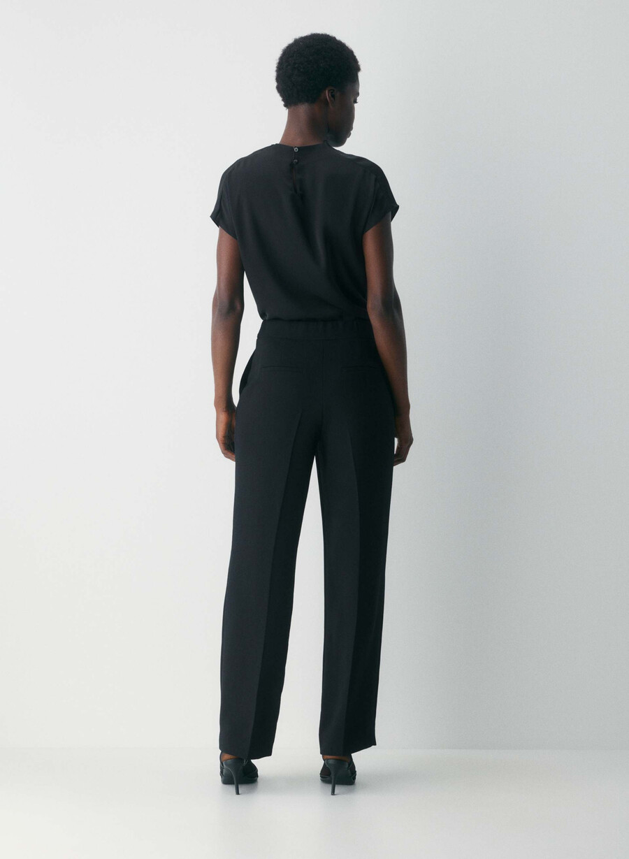the limitless pant curve-fit – kreppt svart