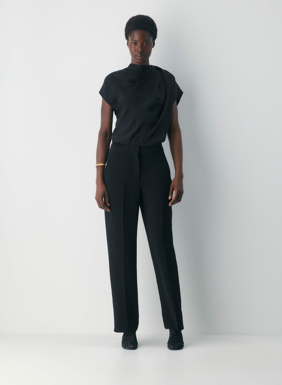 the limitless pant curve-fit – kreppt svart