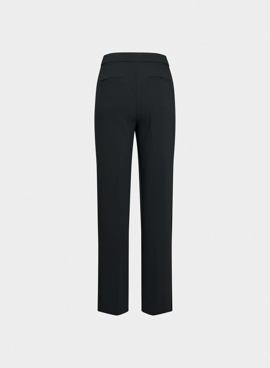 the limitless pant curve-fit – kreppt svart