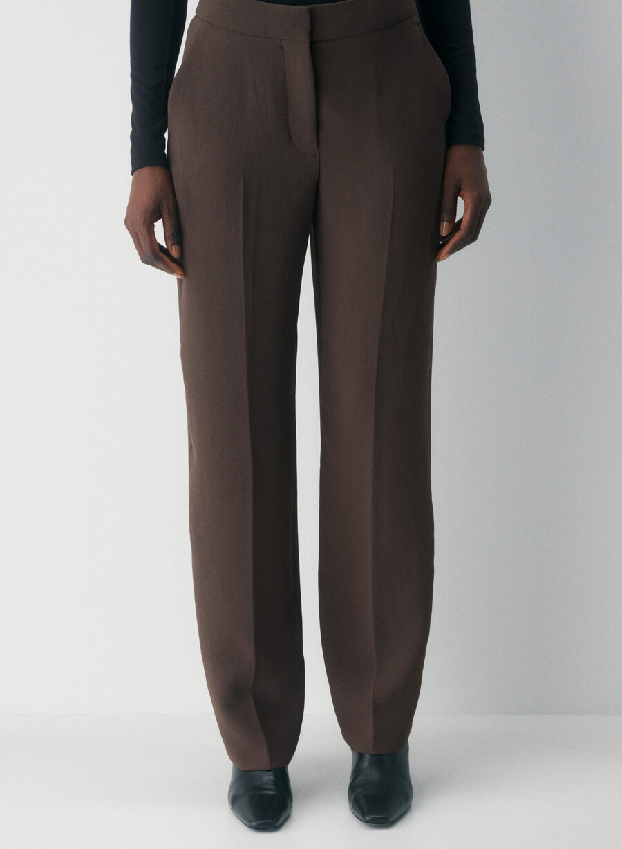 the limitless pant curve-fit - kreppette mokkabrun