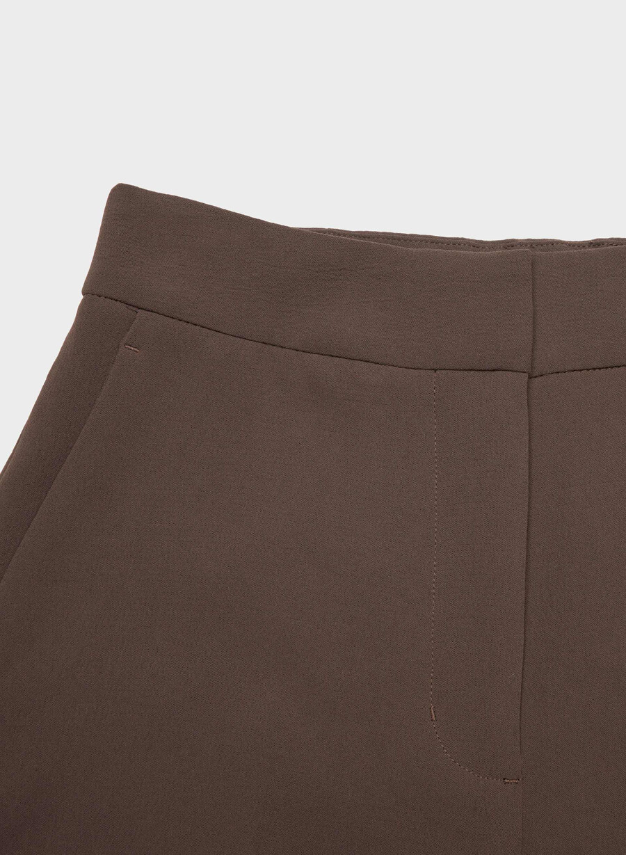 the limitless pant curve-fit - kreppette mokkabrun