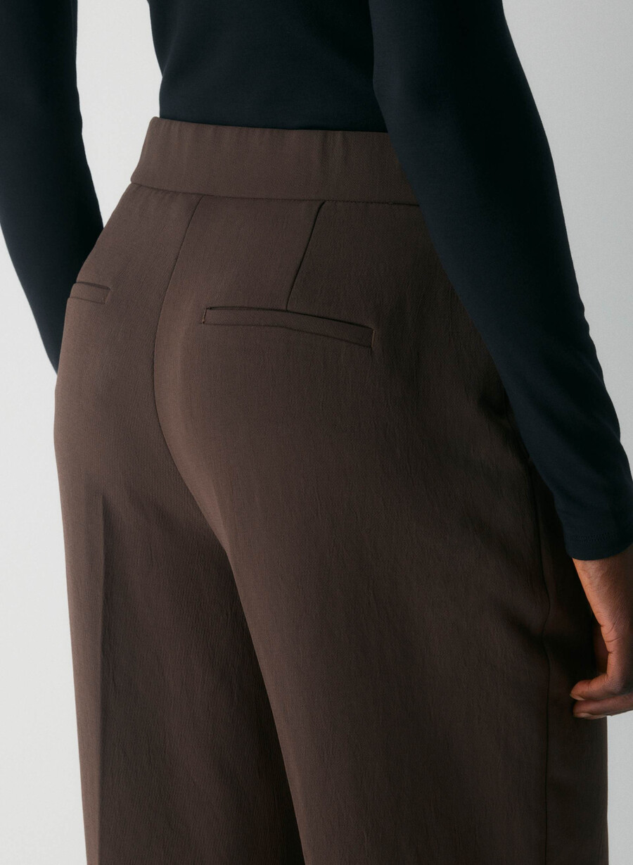 the limitless pant curve-fit - kreppette mokkabrun