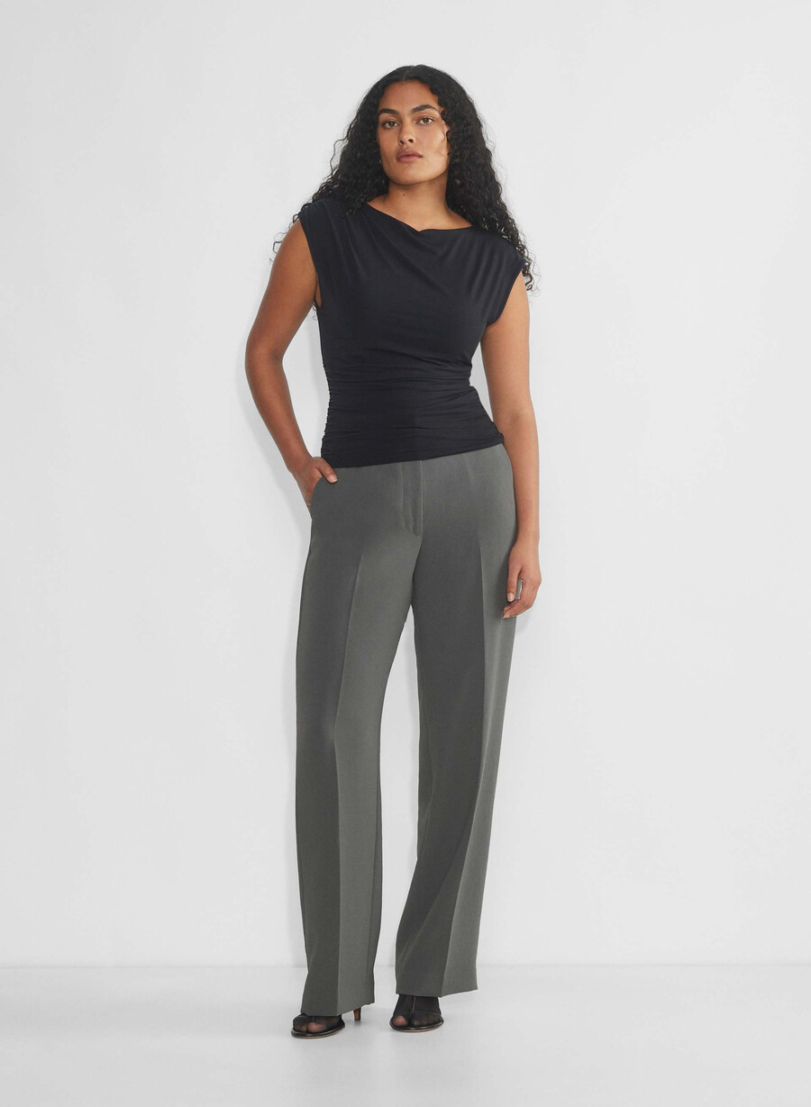 the limitless pant curve-fit – krepp kullgrÅ