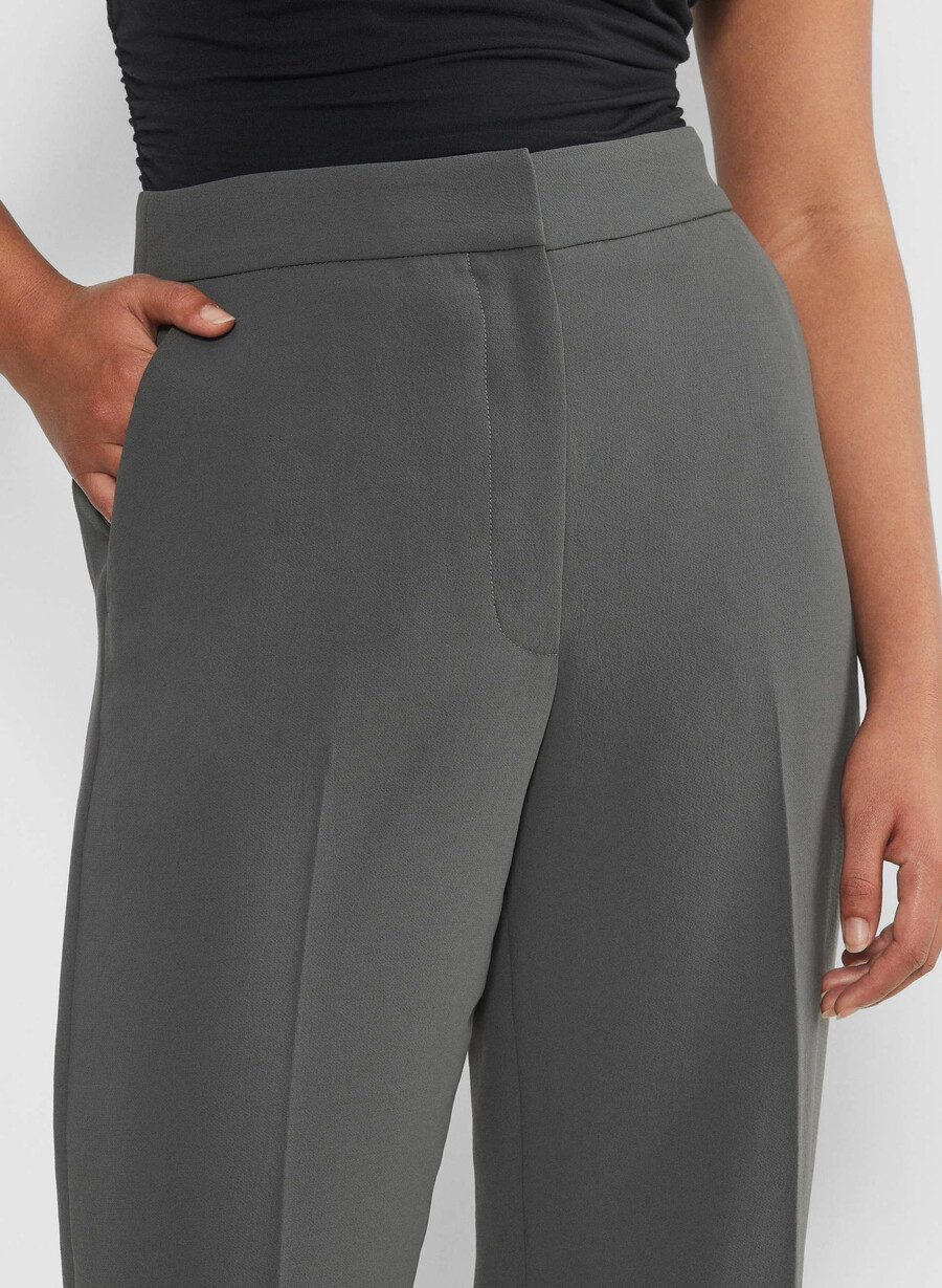 the limitless pant curve-fit – krepp kullgrÅ