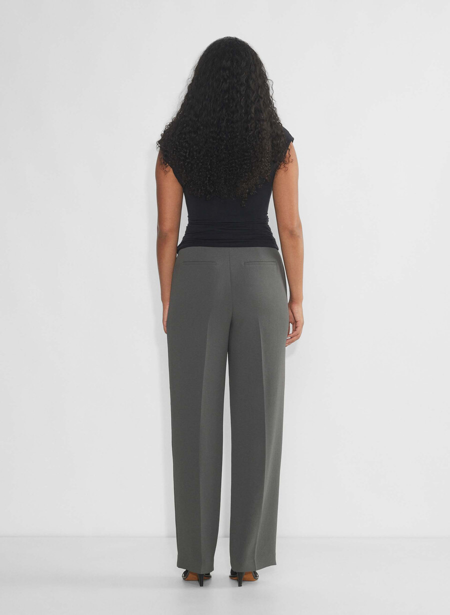 the limitless pant curve-fit – krepp kullgrÅ