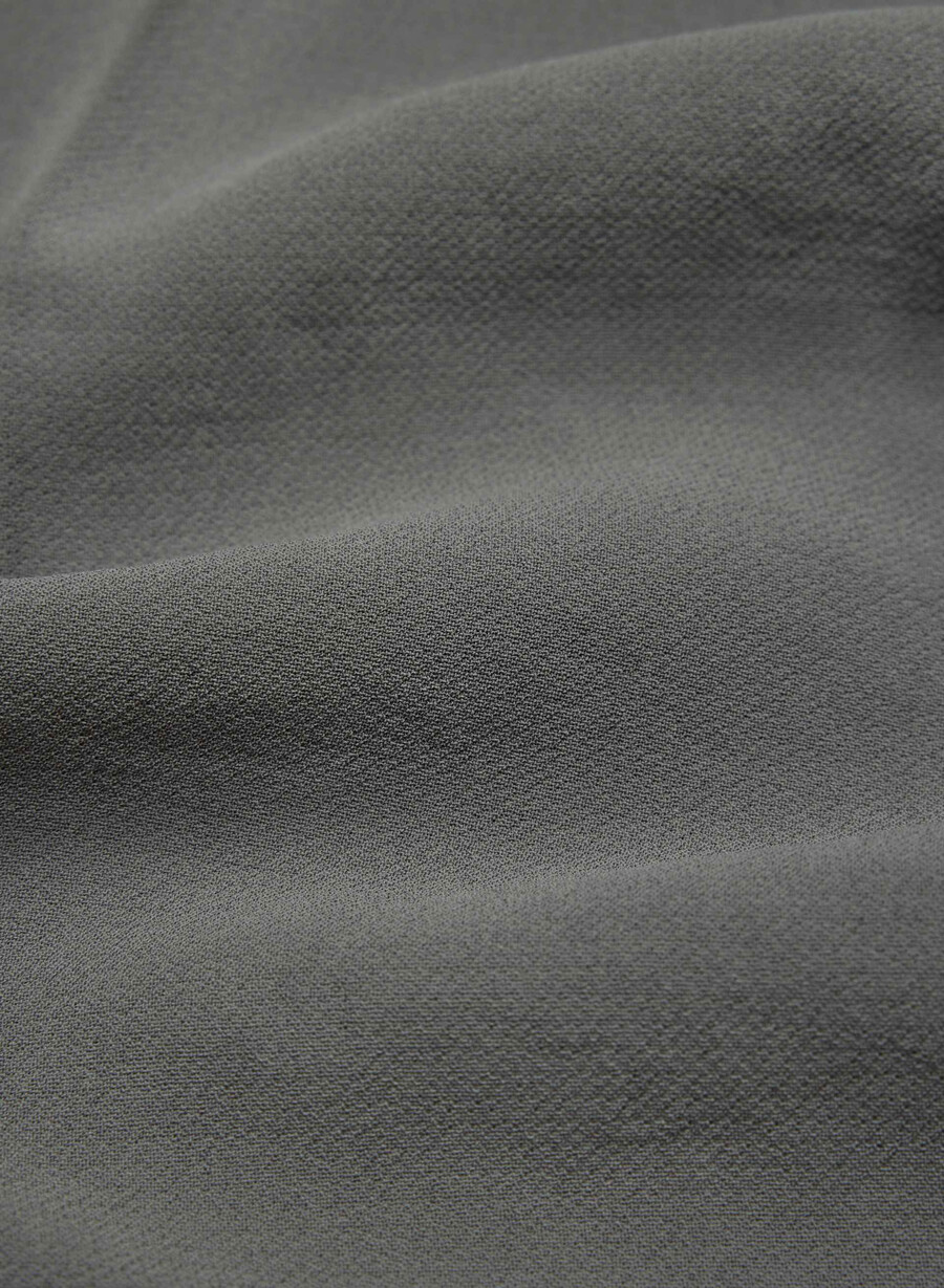 the limitless pant curve-fit – krepp kullgrÅ