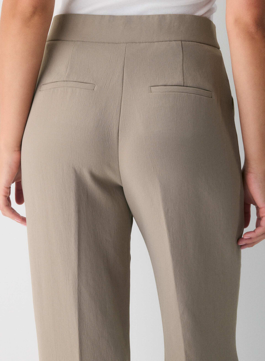 the limitless pant curve-fit – kreppette nomad taupe