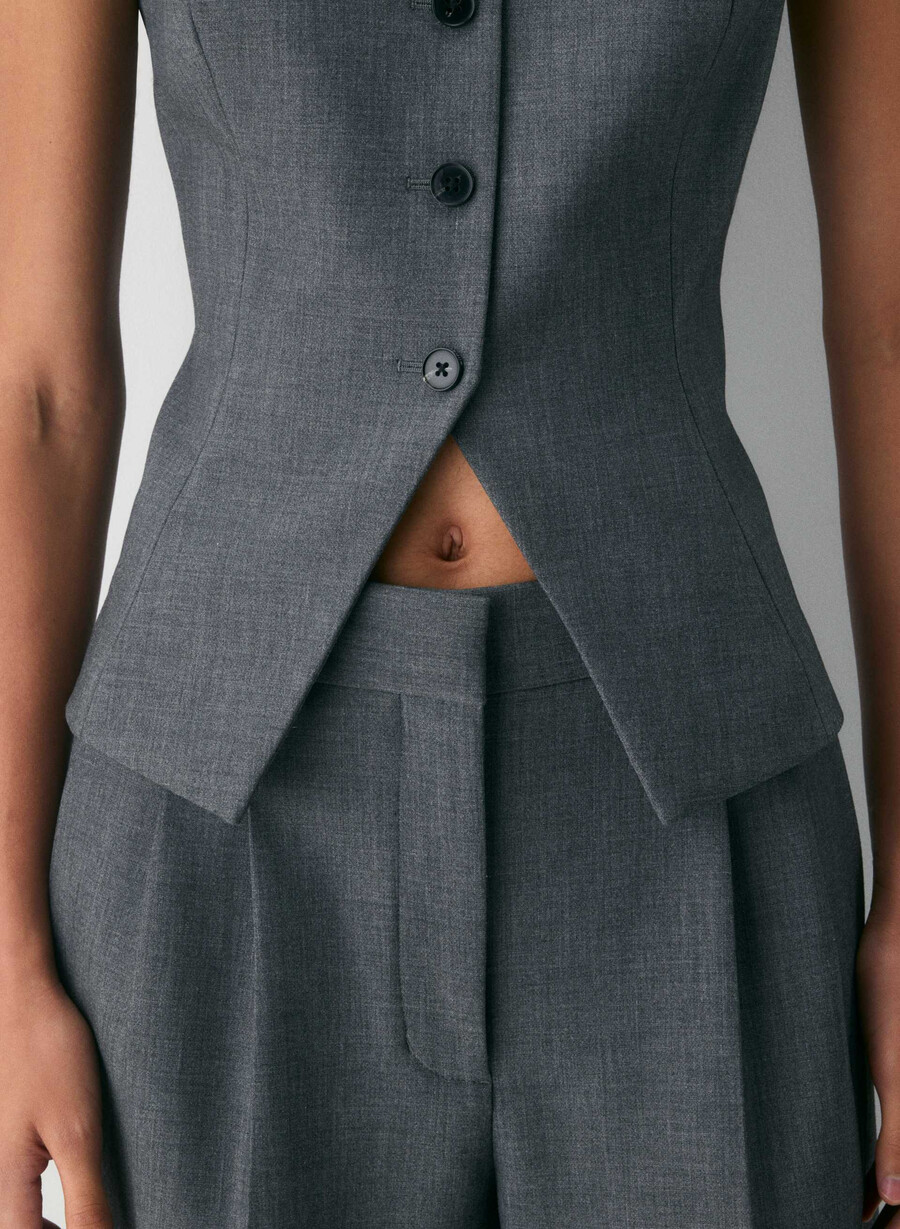 regal vest - reessential heather charcoal