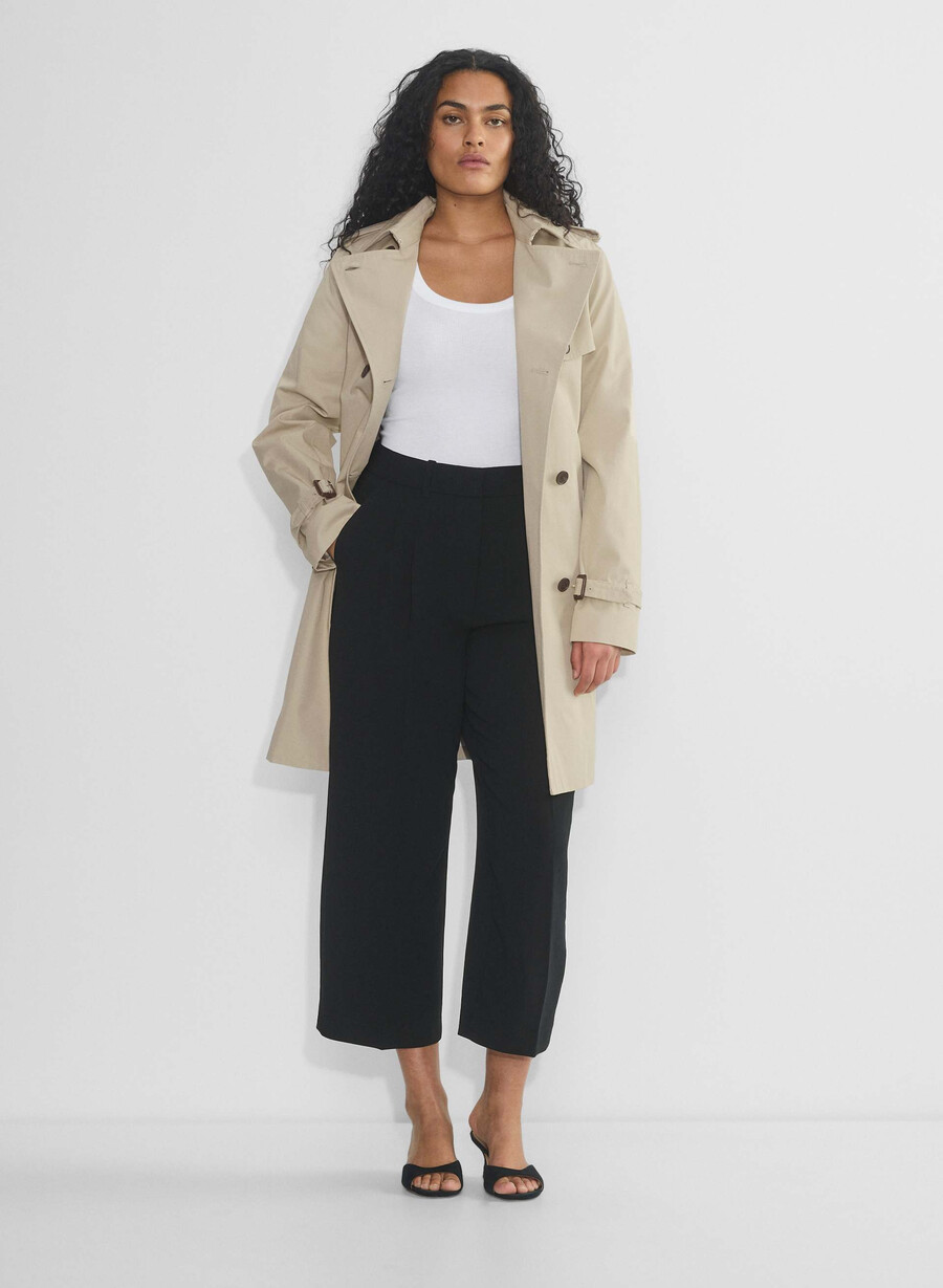 the effortless pant curve-fit cropped - crepette svart