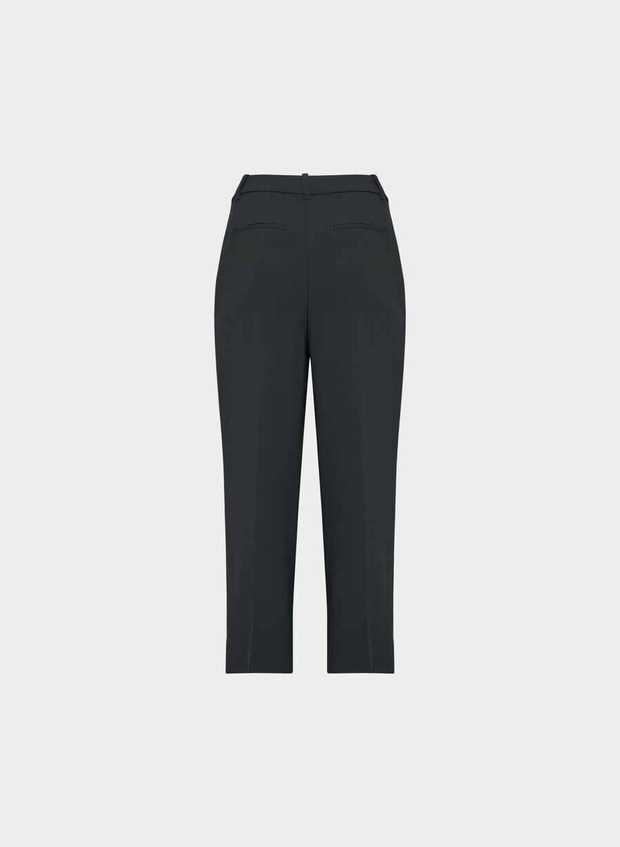 the effortless pant curve-fit cropped - crepette svart
