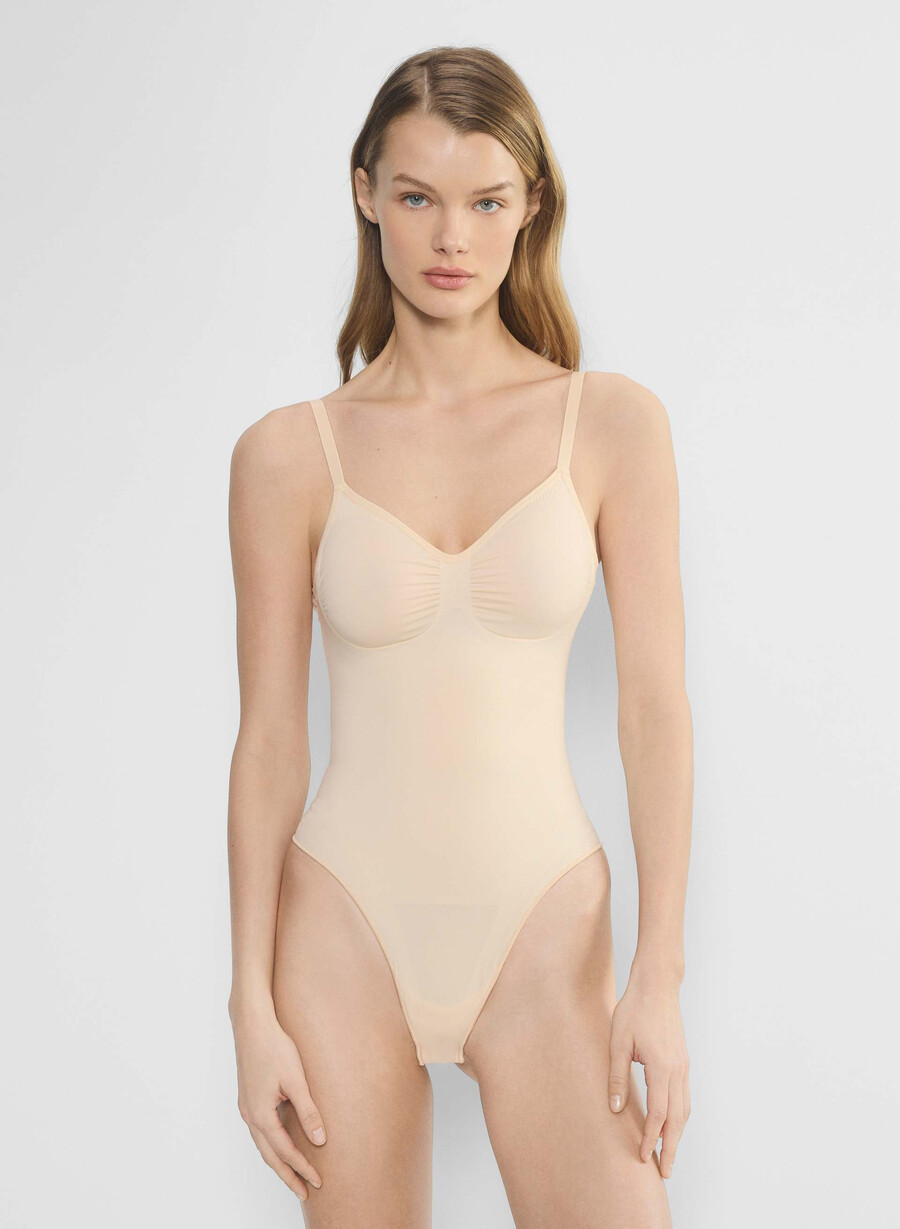 shapeenhance thong-body med lav rygg sand