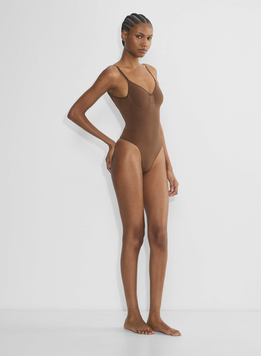 shapeenhance thong-body med lav rygg cocoa bean