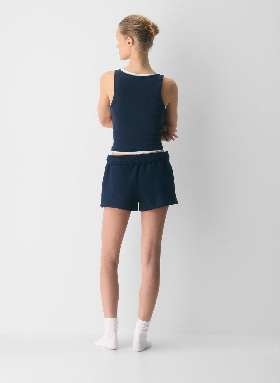 koselig svettefleece mega høyttaljet minishorts admiral