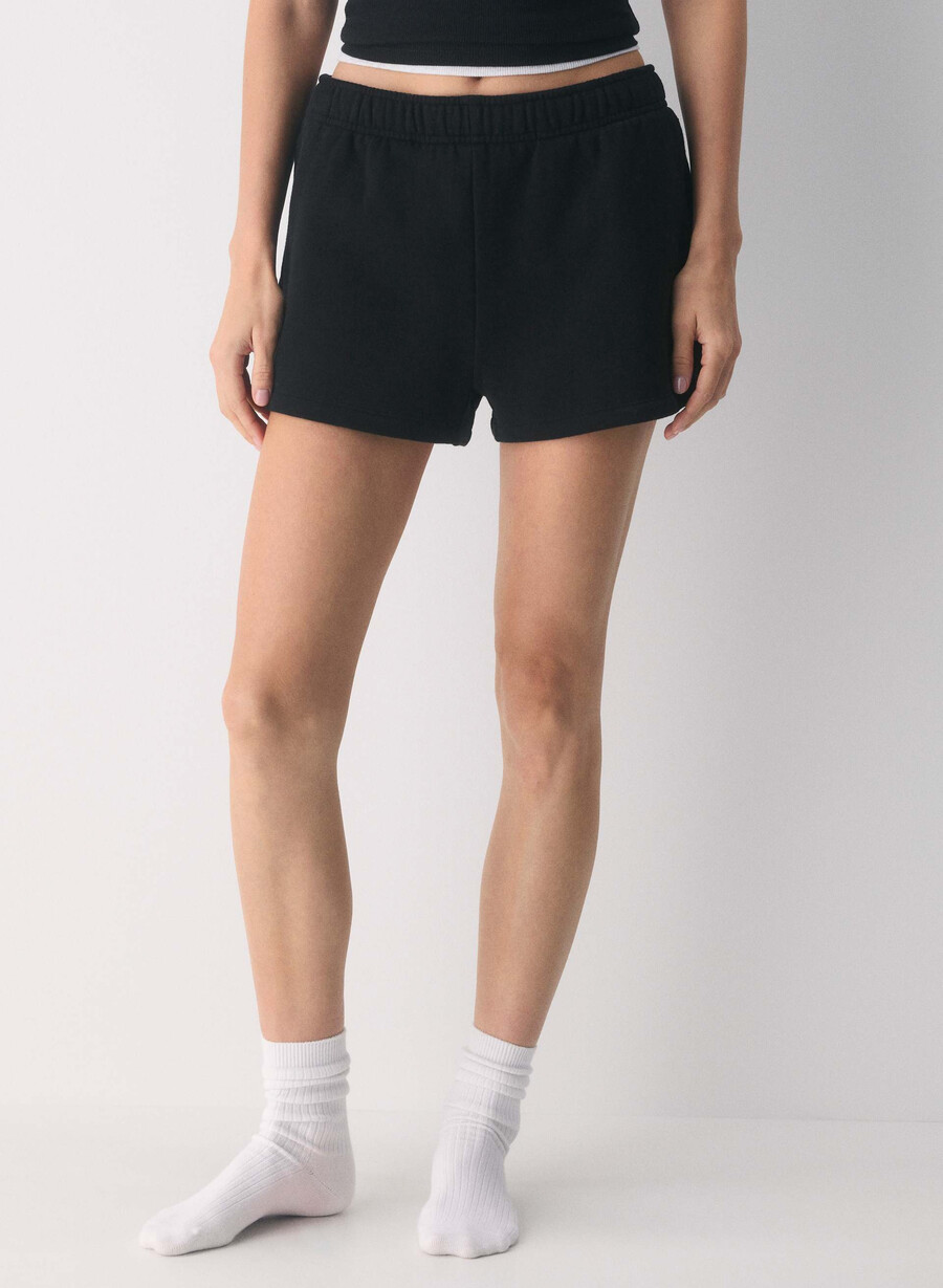 koselig svettefleece mega høyttaljet minishorts svart