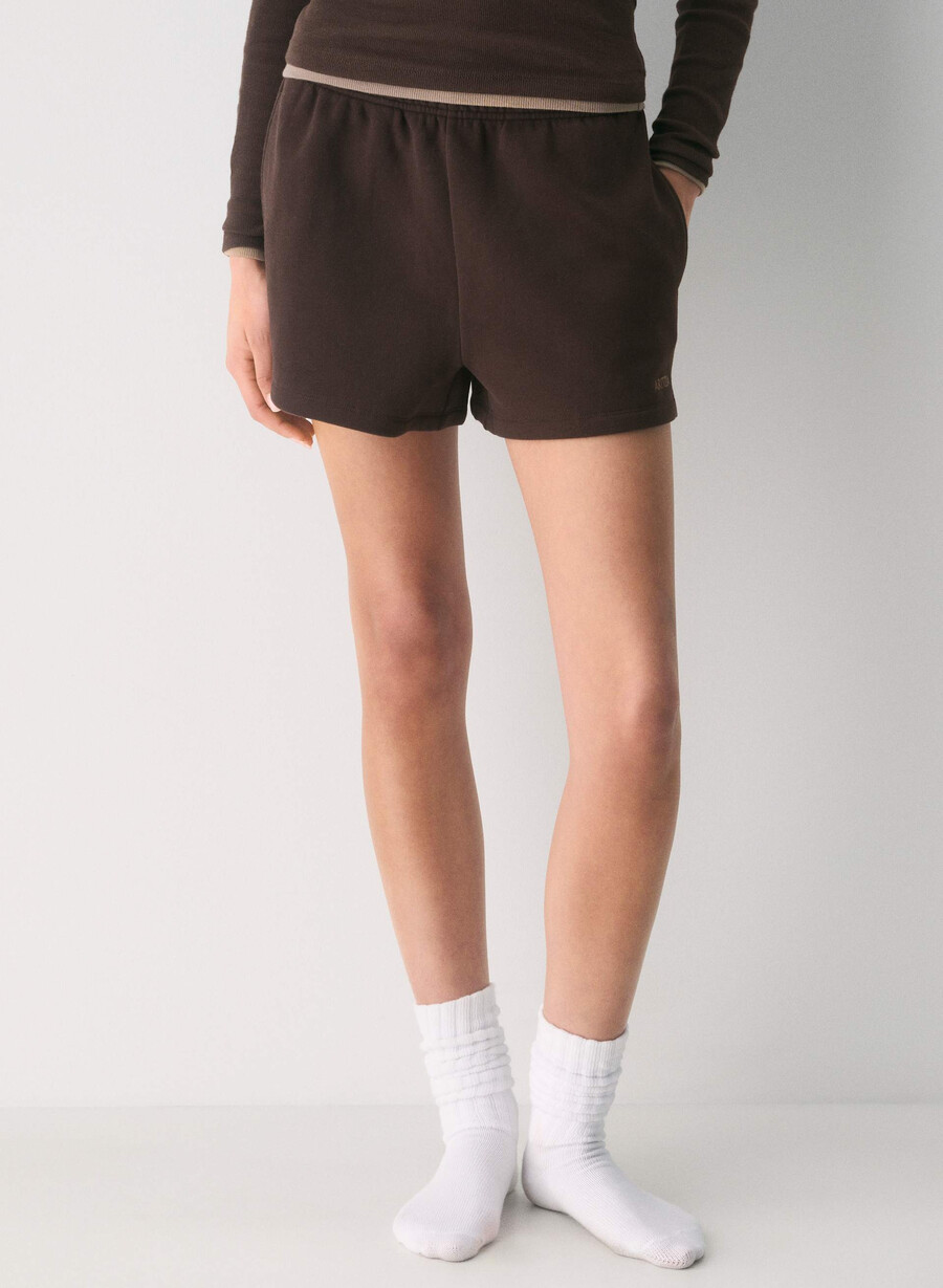 koselig svettefleece mega høyt midje minishorts rik mokkabrun