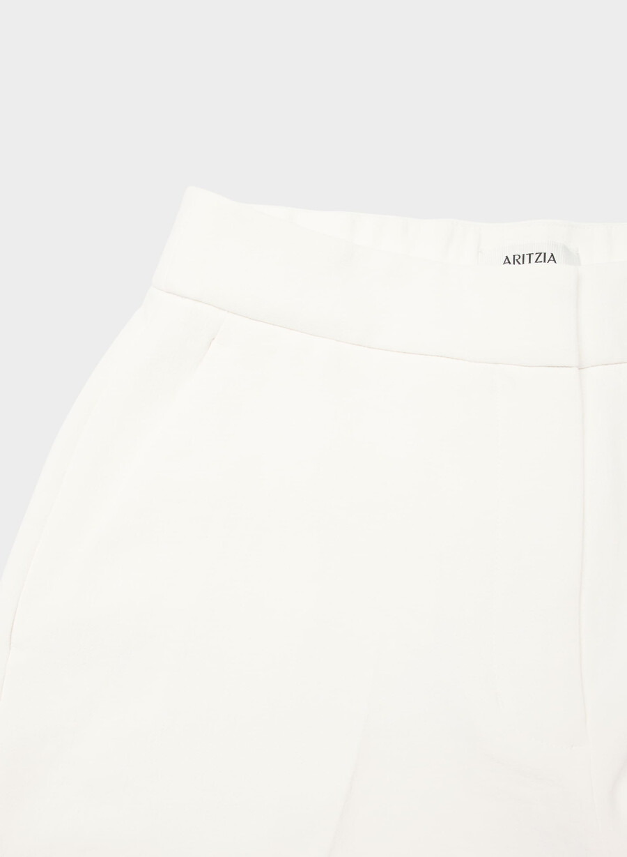 limitless short curve-fit mini – crepette lys bjØrk