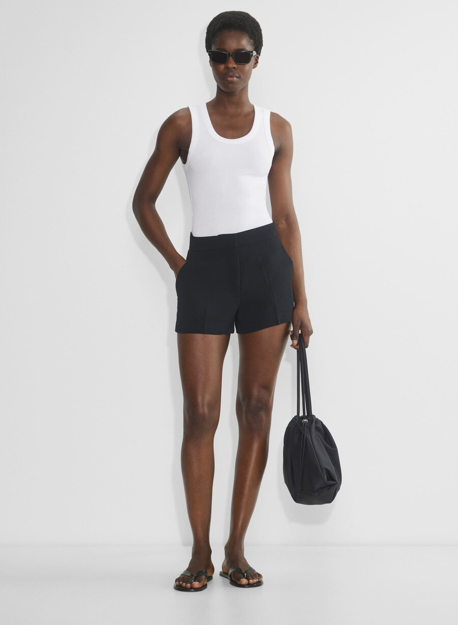 limitless short curve-fit mini – crepette svart
