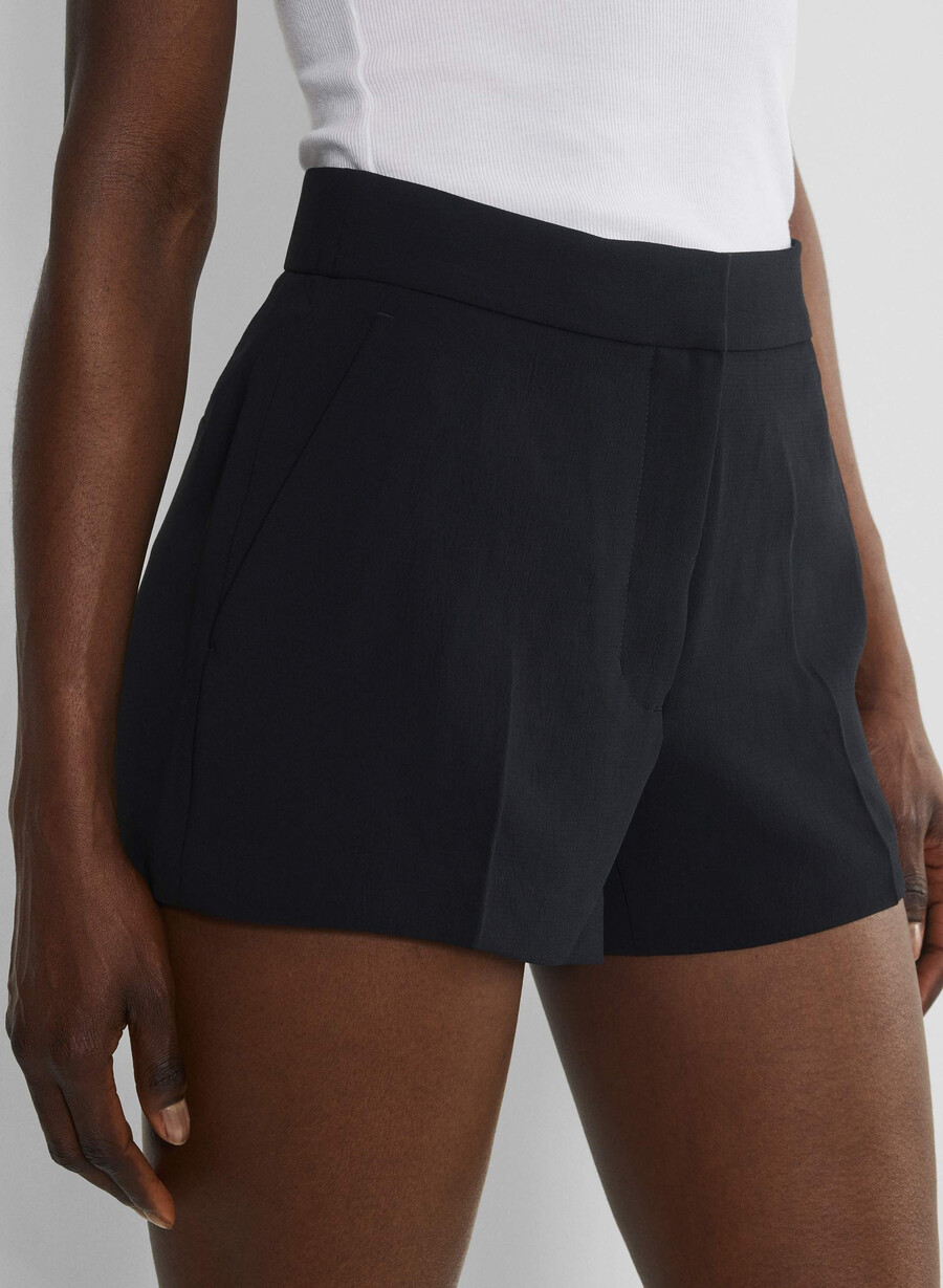 limitless short curve-fit mini – crepette svart