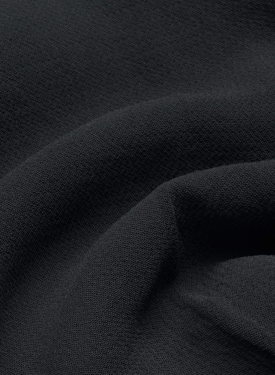 limitless short curve-fit mini – crepette svart