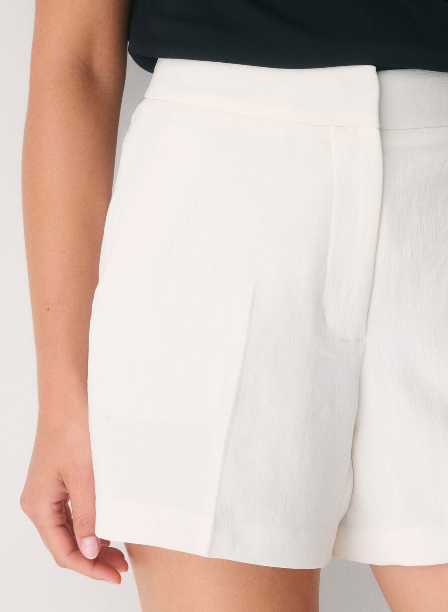 limitless short curve-fit mid-thigh – crepette lys bjØrk