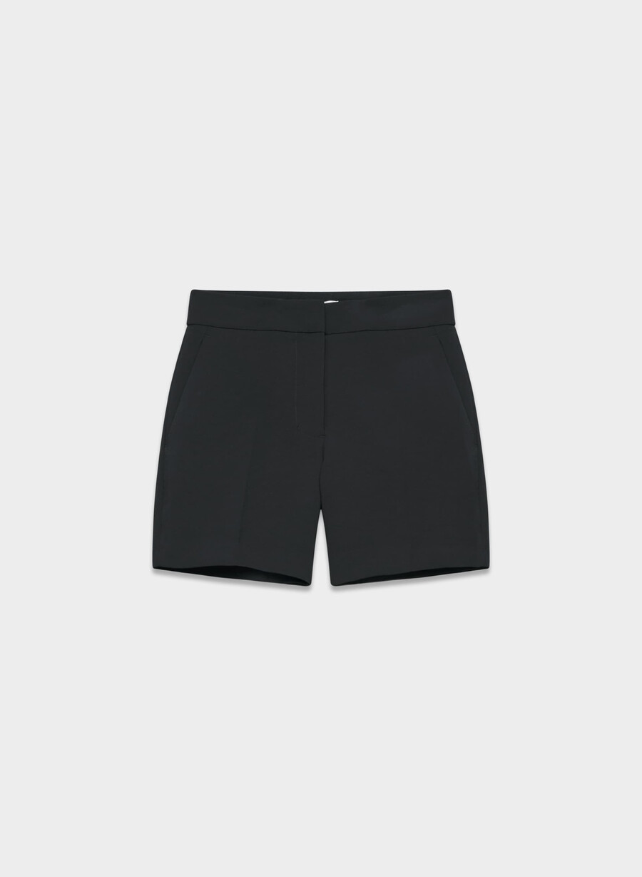 limitless short curve-fit mid-thigh – crepette svart
