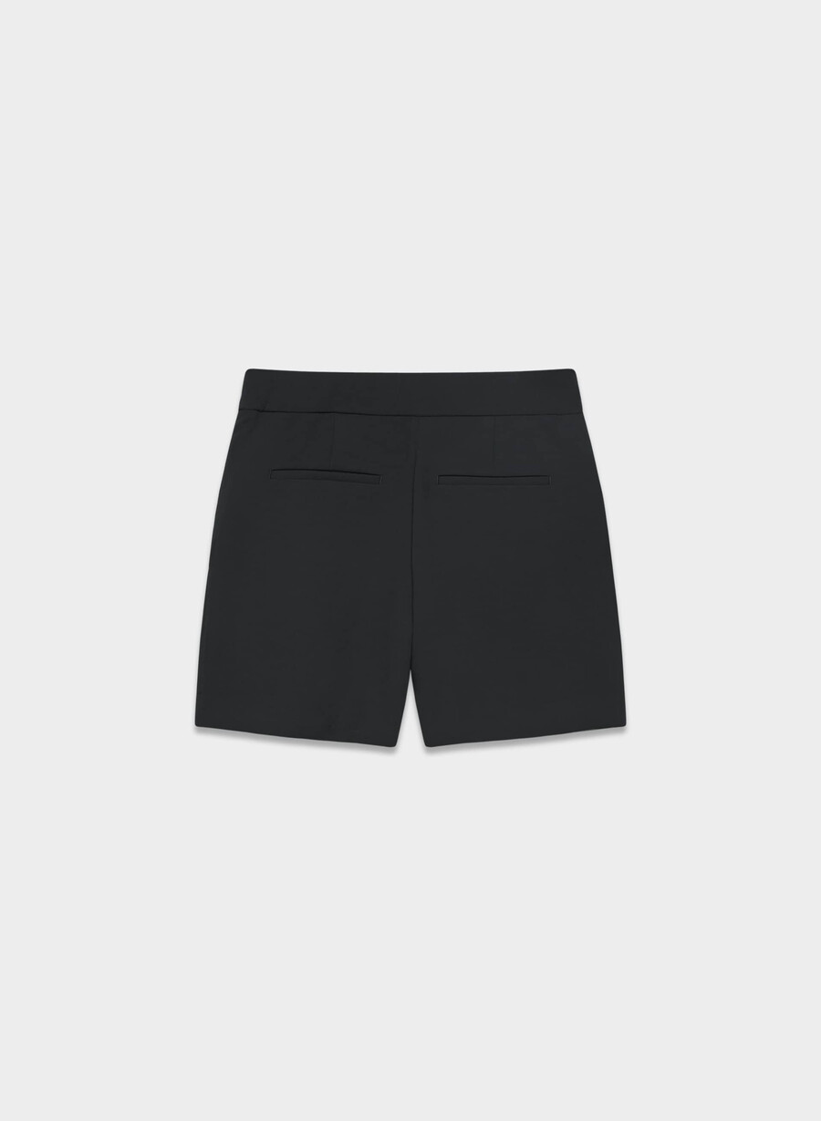 limitless short curve-fit mid-thigh – crepette svart
