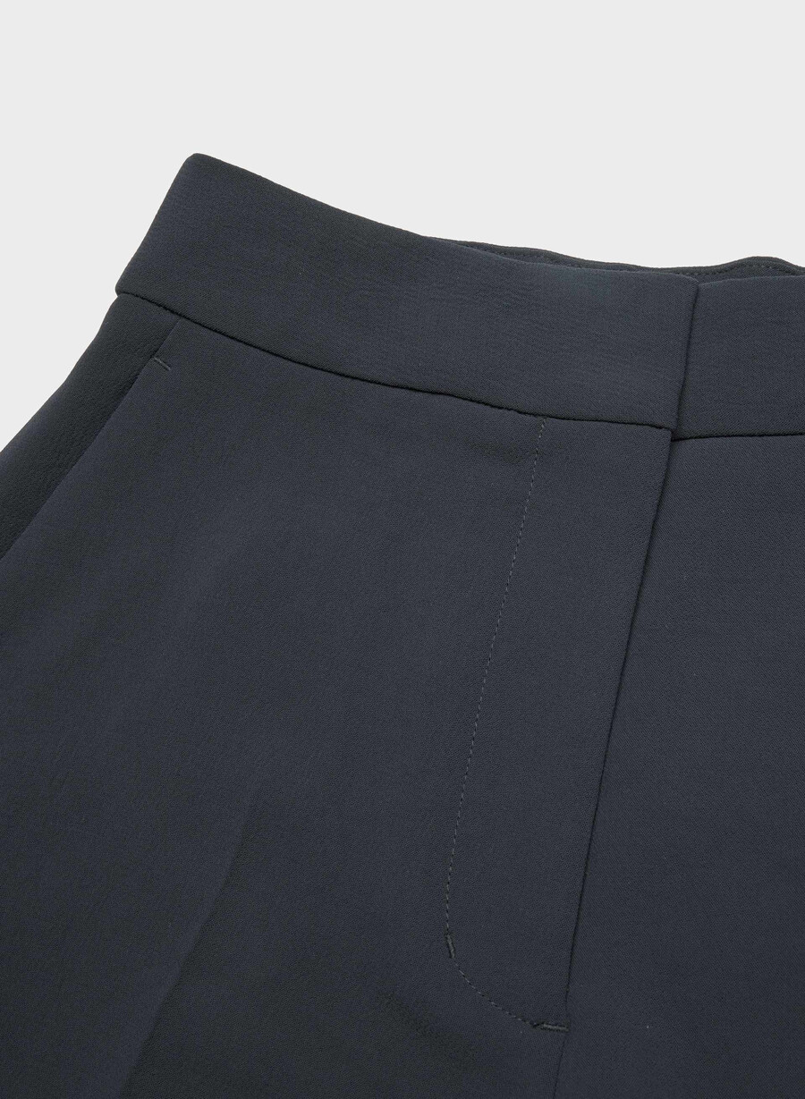limitless short curve-fit mid-thigh – crepette dark nat navy