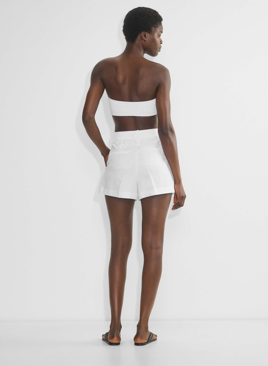 the effortless short curve-fit mini – cruiselinen hvit