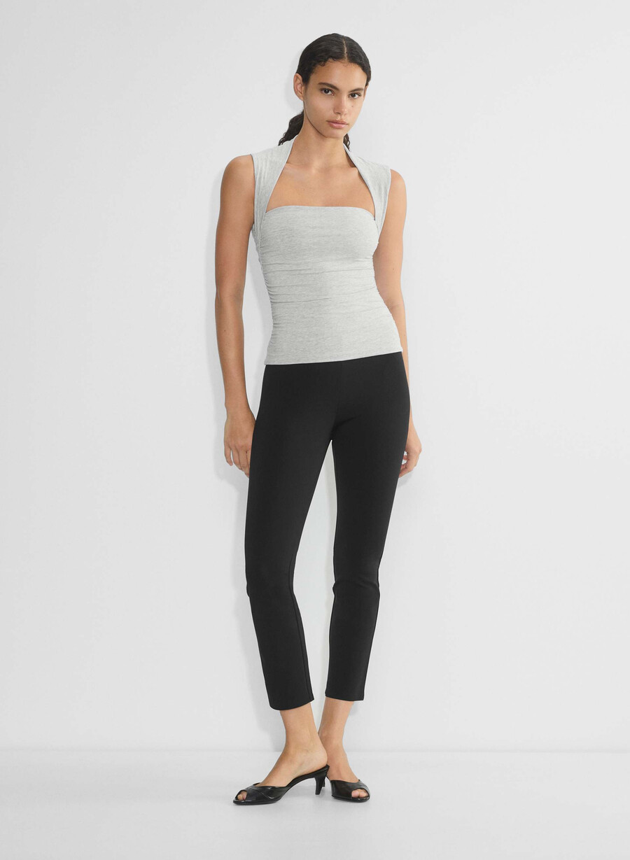 avslappet contour flourish-topp i melange med kromdetaljer