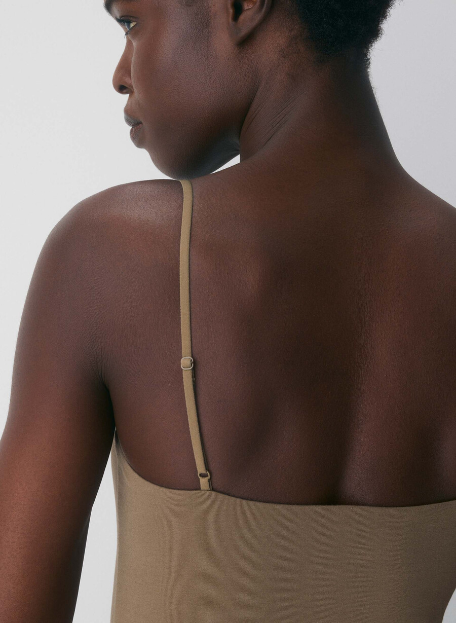 casual contour presence cami-top folio brun