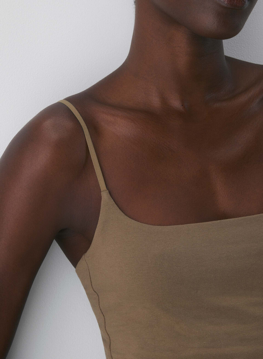 casual contour presence cami-top folio brun