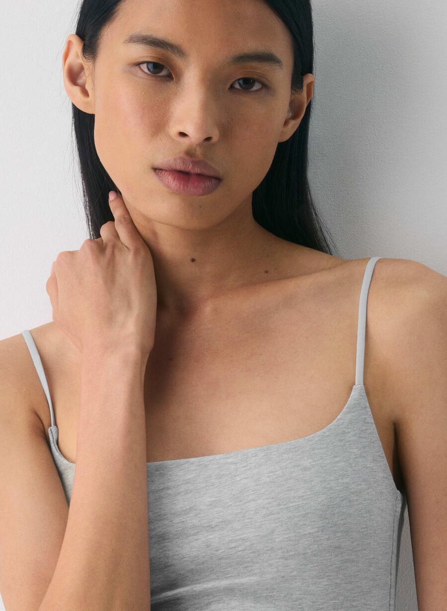 casual contour presence cami-top i melange med kromdetaljer