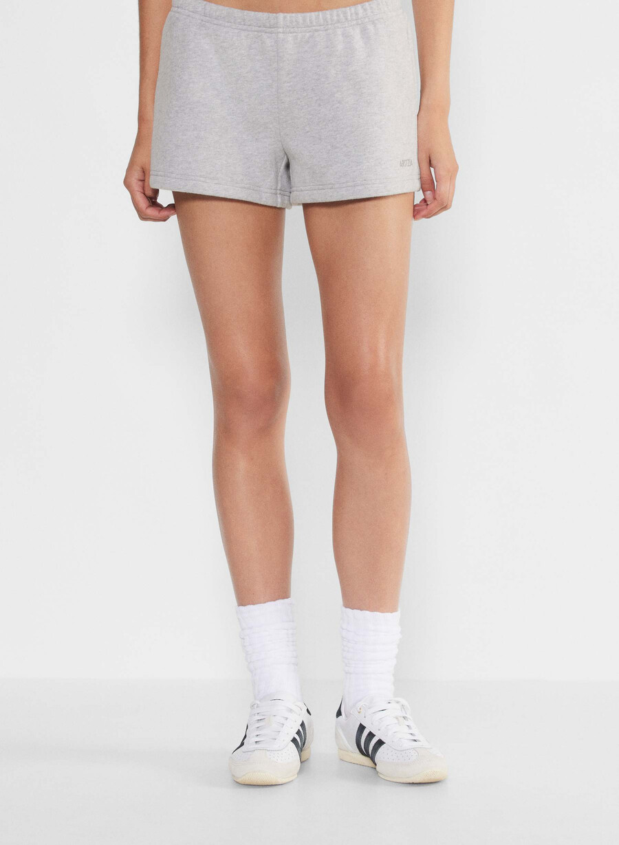 koselig sweatfleece boyfriend lo-rise mini shorts meleret krom