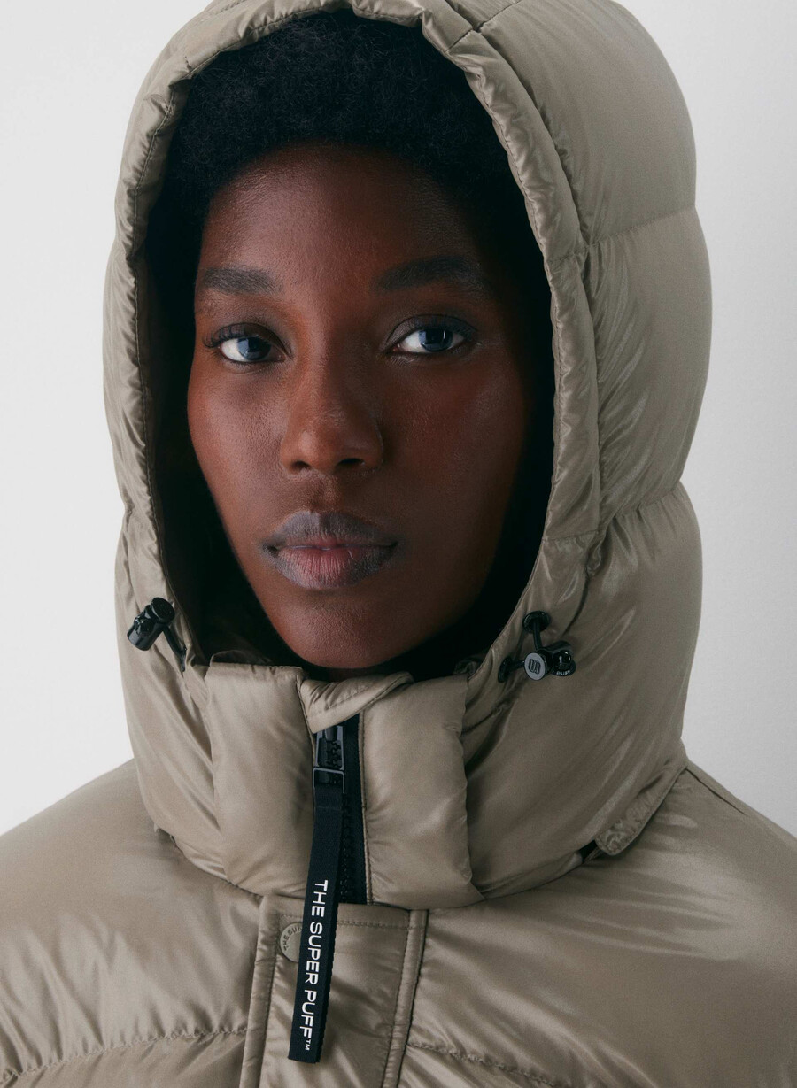 the super puff lang – høyglanset moderne taupe