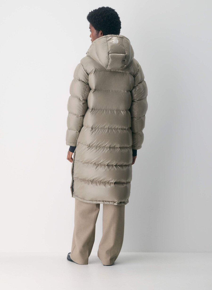 the super puff lang – høyglanset moderne taupe
