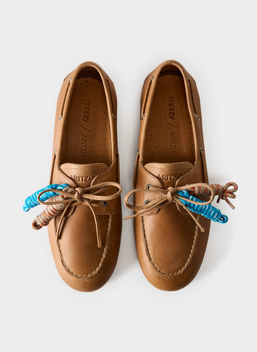 sperry x aritzia slim boat shoe - glatt skinn sahara sand