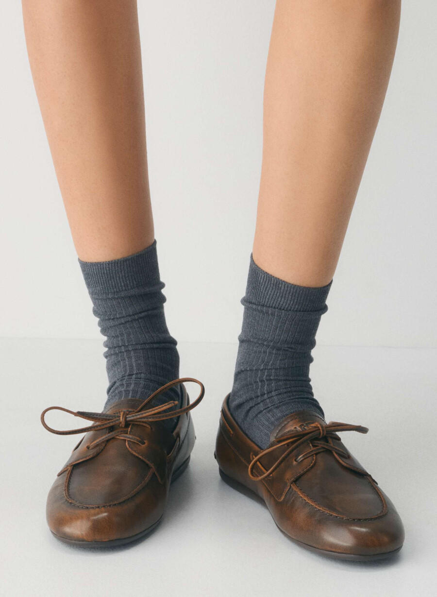 sperry x aritzia slim boat shoe - glatt skinn distressed choc brown
