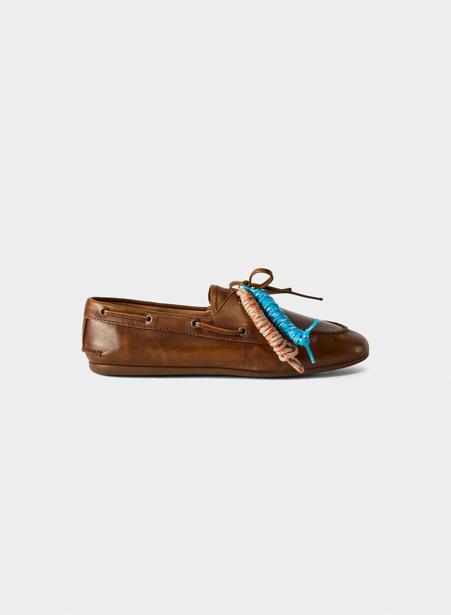 sperry x aritzia slim boat shoe - glatt skinn distressed choc brown