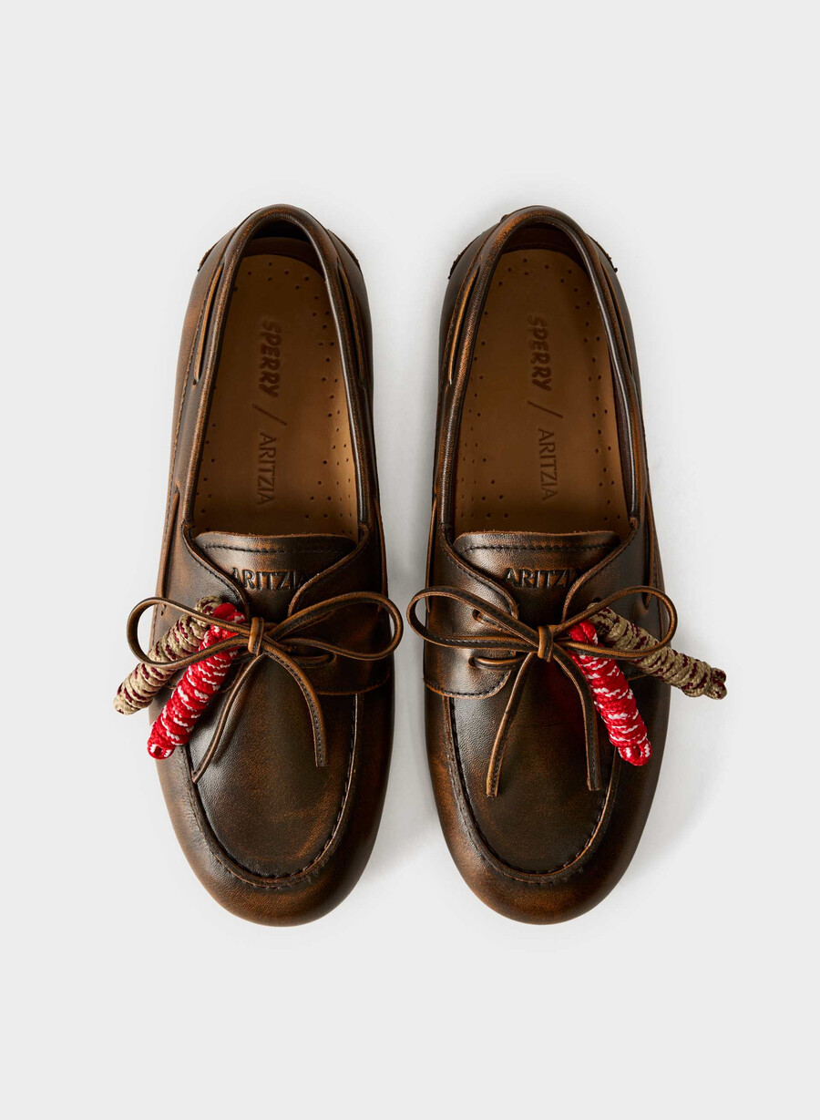 sperry x aritzia slim boat shoe - glatt skinn distressed rch mc br