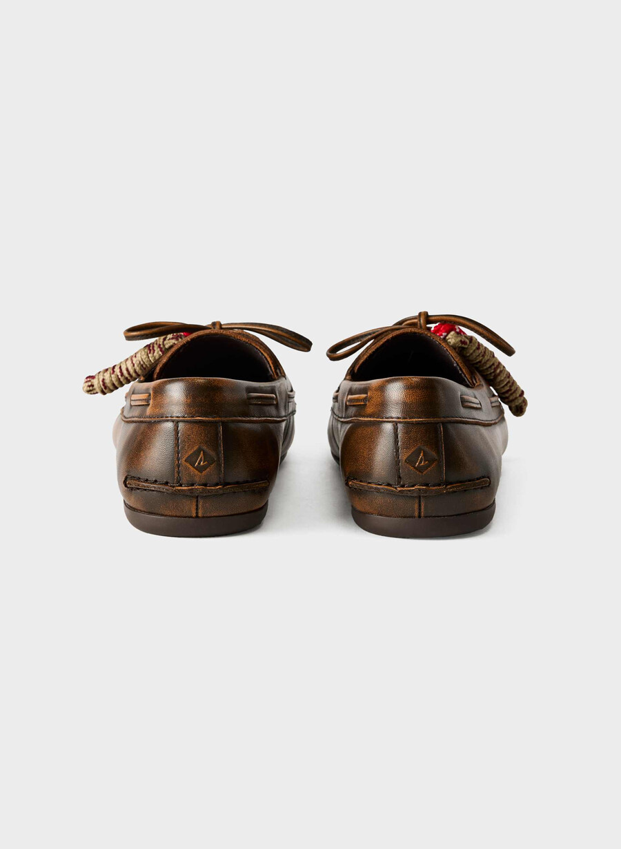 sperry x aritzia slim boat shoe - glatt skinn distressed rch mc br