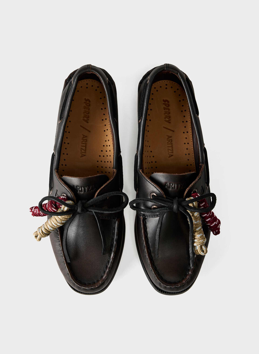sperry x aritzia ao båtsko - glatt skinn distressed svartbrun