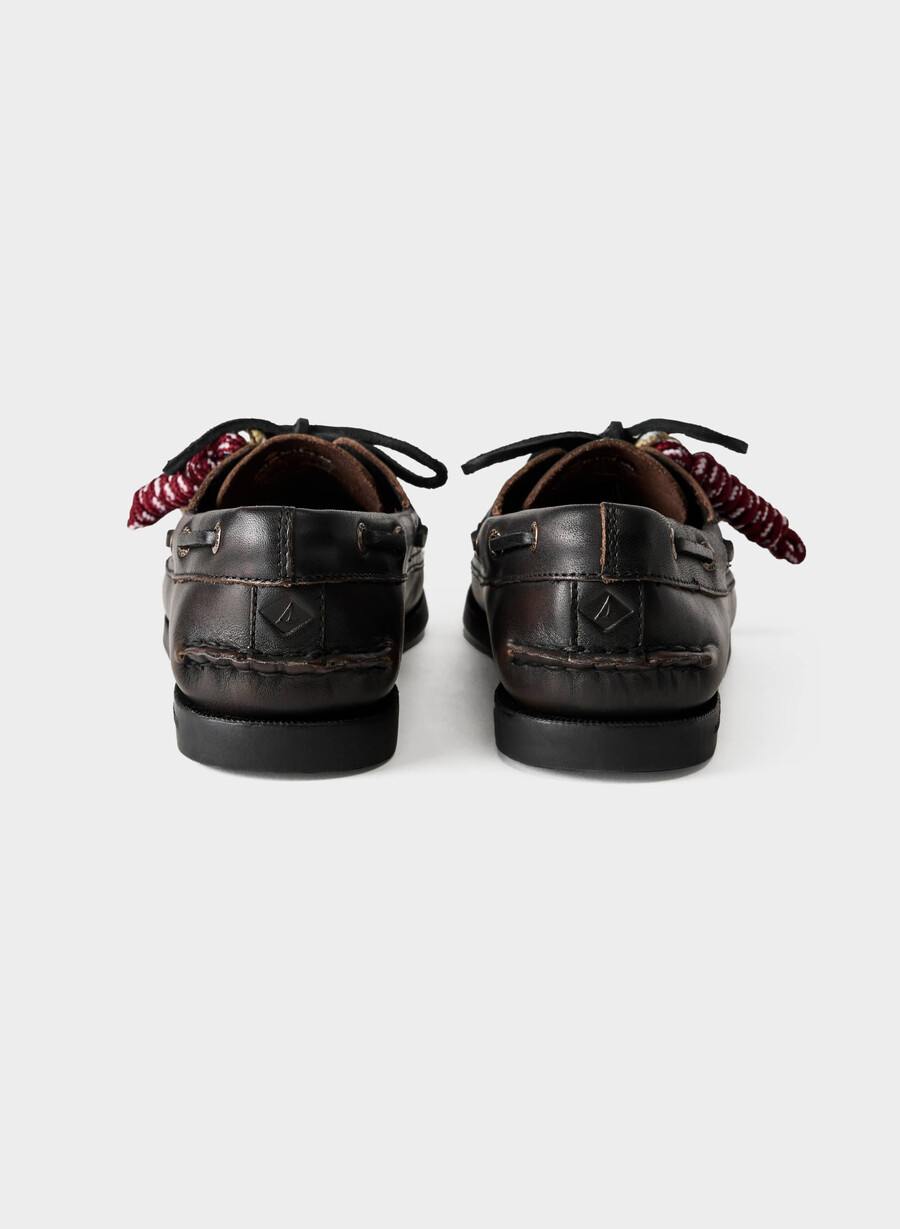 sperry x aritzia ao båtsko - glatt skinn distressed svartbrun