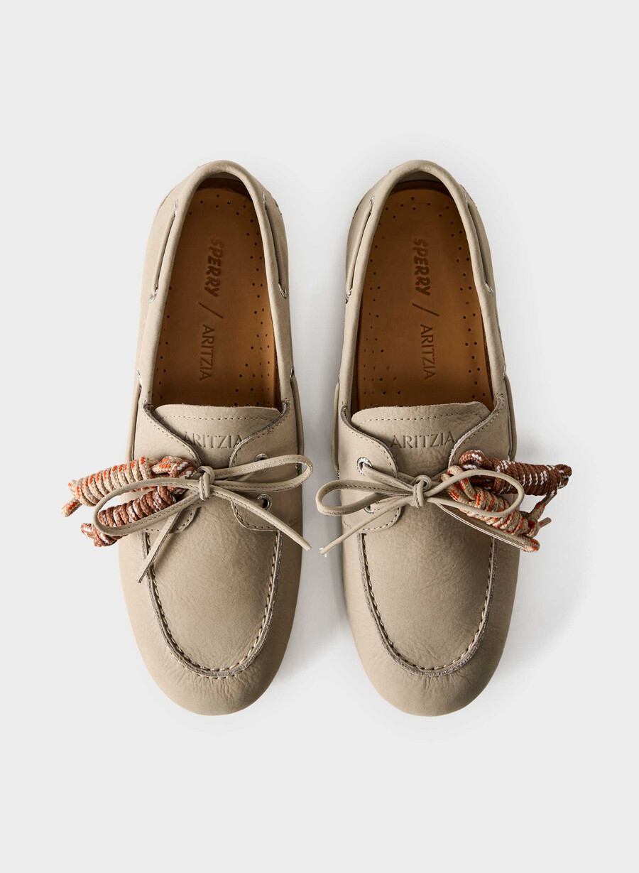 sperry x aritzia slim boat shoe - nubuck leather mainstay beige