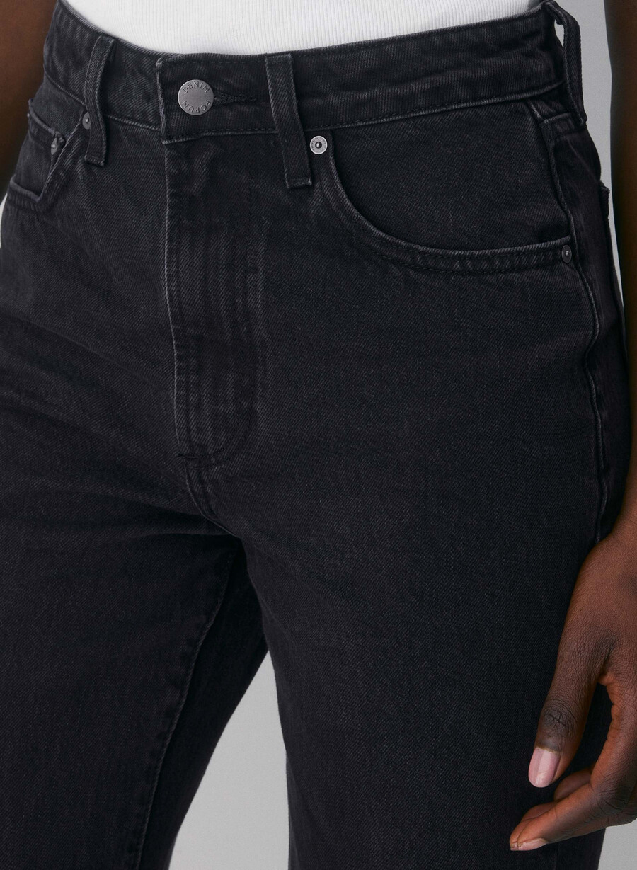 denim forum farrah curve-fit hi-rise wide jean svart eyeliner