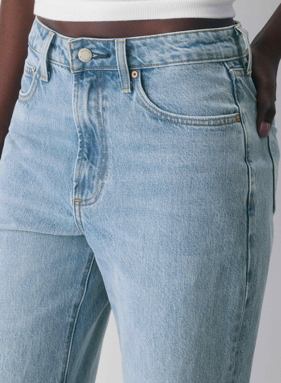 denim forum farrah curve-fit high-rise wide jeans 5 yrs kiss n tell bl