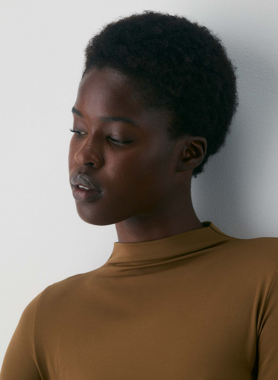 original contour lyric mockneck sjokoladebrun