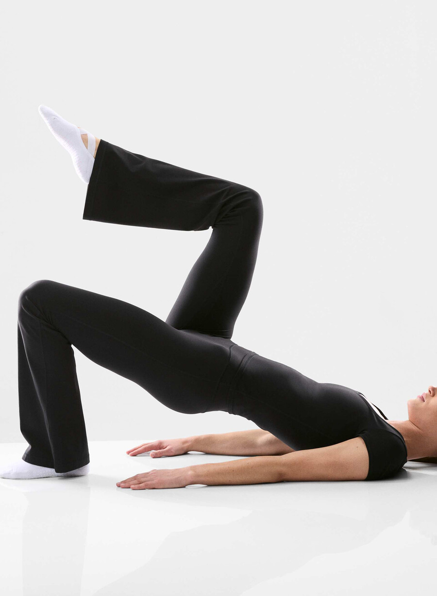 butter cheeky infinite hi flare 32 leggings svart