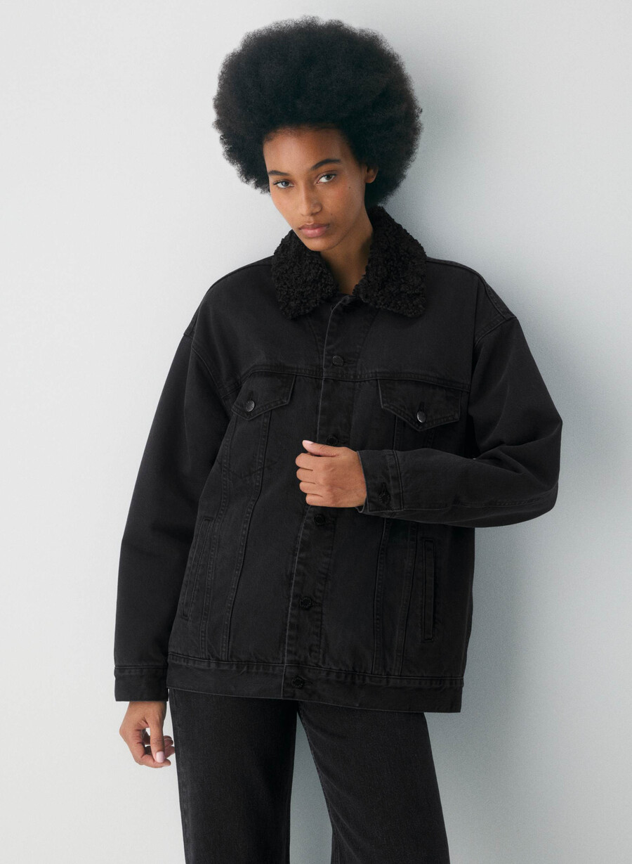 denim forum 90-tallets vintage sherpa-dongerijakke svart eyeliner