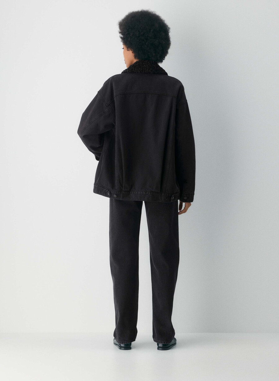 denim forum 90-tallets vintage sherpa-dongerijakke svart eyeliner