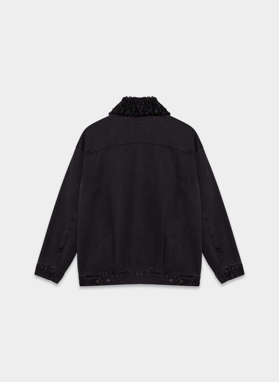 denim forum 90-tallets vintage sherpa-dongerijakke svart eyeliner
